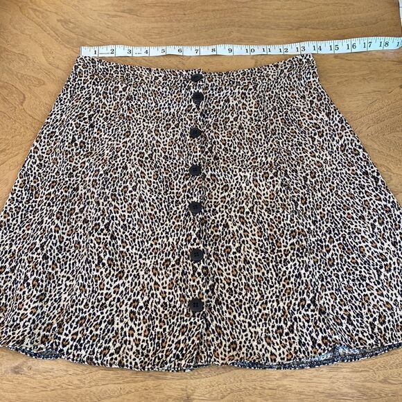 ASOS DESIGN button front mini skirt in leopard print Size 4 - Picture 8 of 10